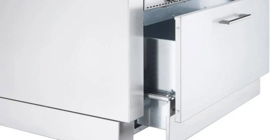 Sockelschublade mit Selbsteinzug